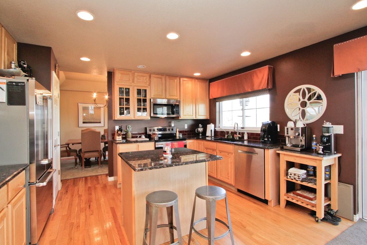 2537 Lexington St - Photo 5 of 24