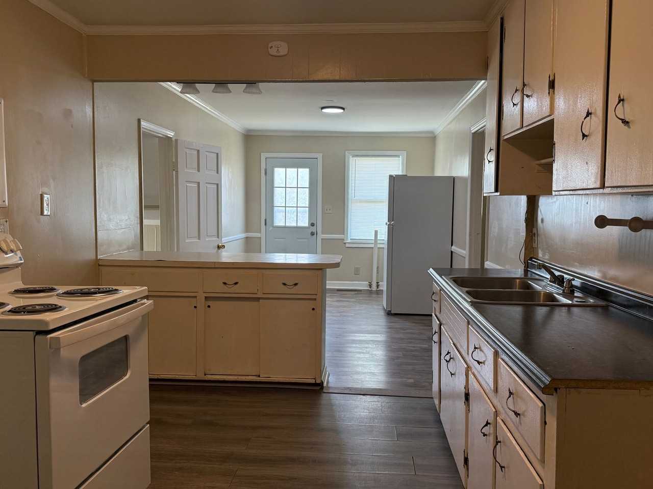 242 Cherry Rd S - Photo 3 of 29