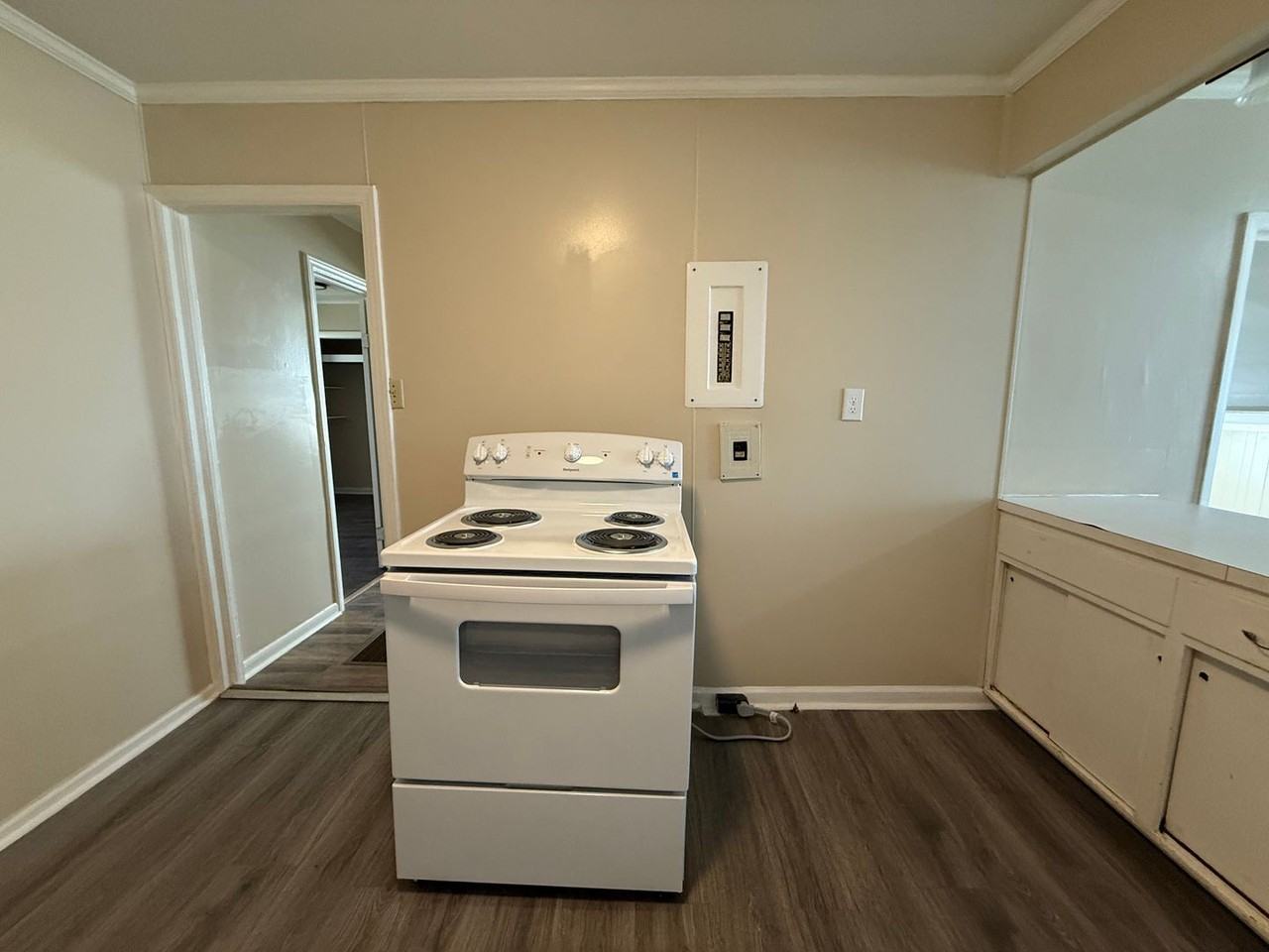 242 Cherry Rd S - Photo 5 of 29