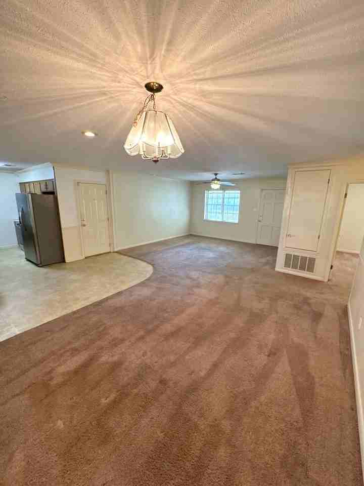 2106 Waymon St - Photo 2 of 8