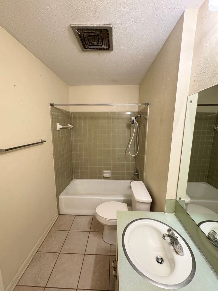 2106 Waymon St - Photo 5 of 8