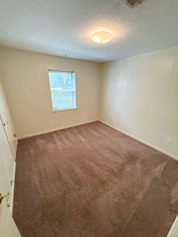 2106 Waymon St - Photo 6 of 8