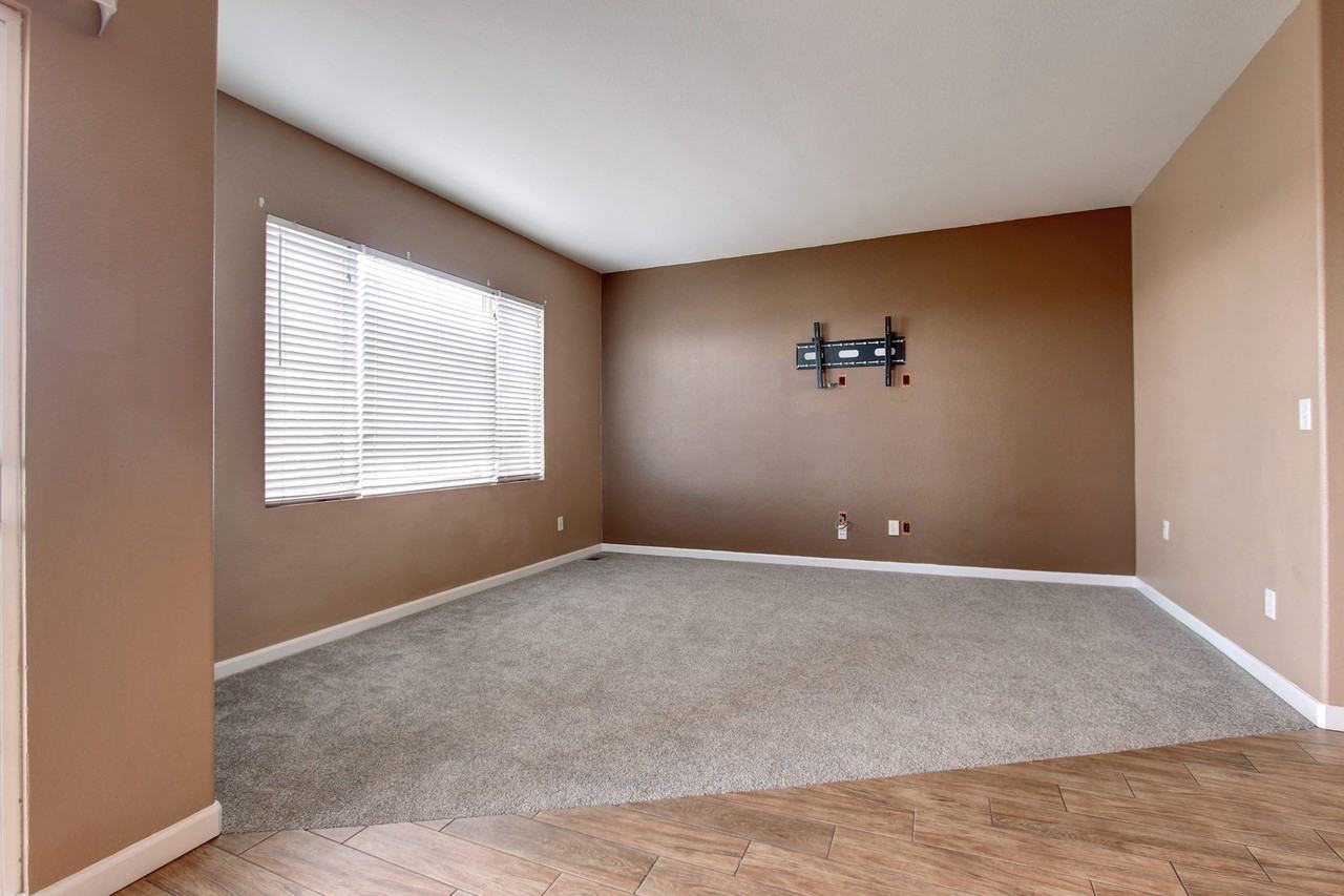 2950 Feather Ct - Photo 4 of 39