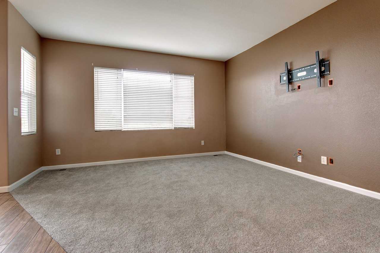 2950 Feather Ct - Photo 6 of 39