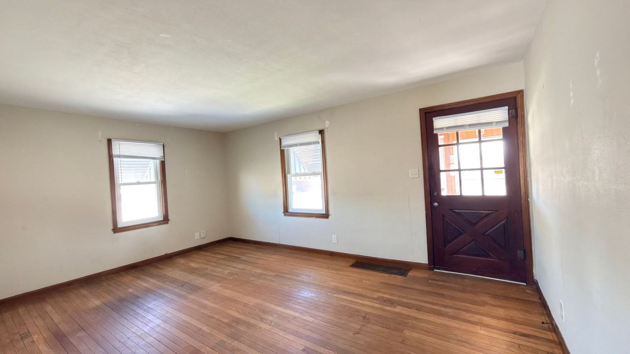 3022 Ferry St - Photo 4 of 13