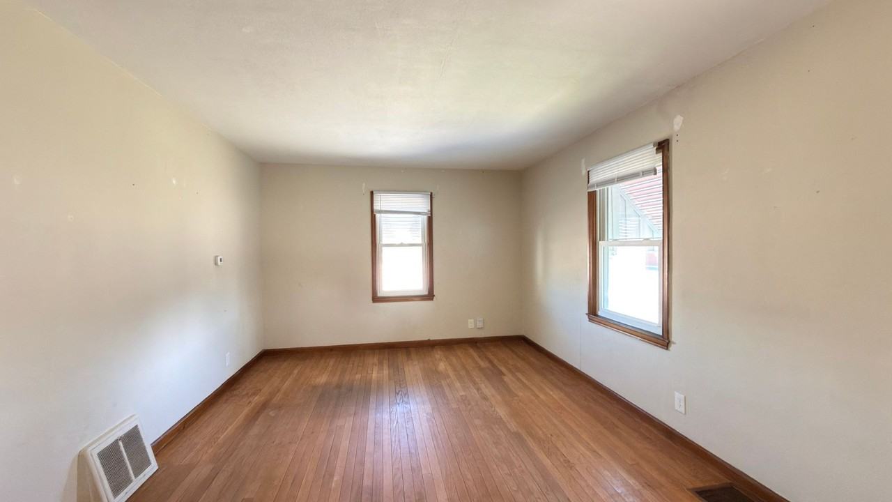 3022 Ferry St - Photo 5 of 13