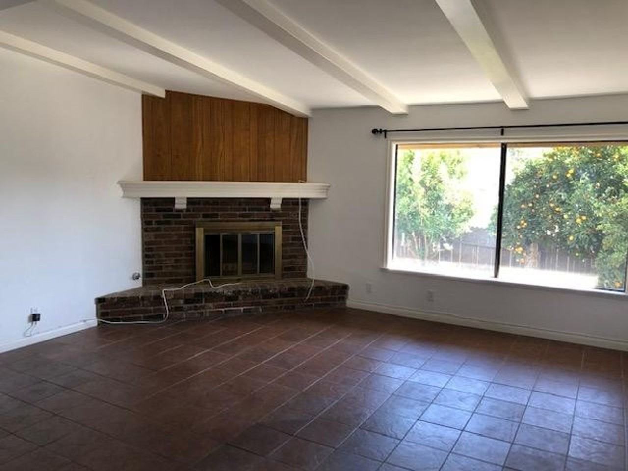 10640 Almond Ave - Photo 2 of 18