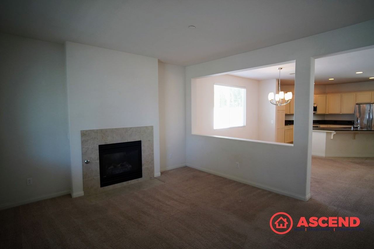 2010 Holt Rinehart Ave - Photo 3 of 22