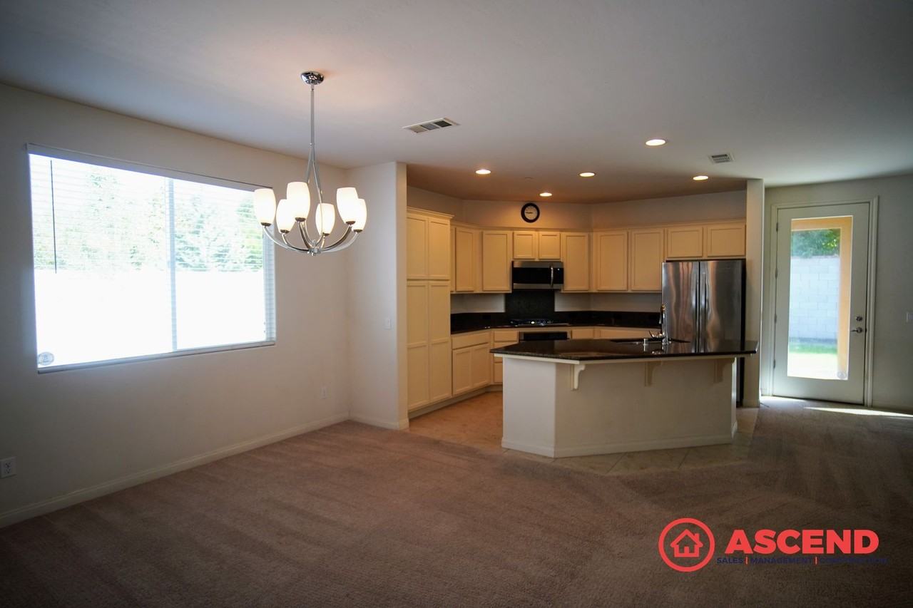 2010 Holt Rinehart Ave - Photo 4 of 22