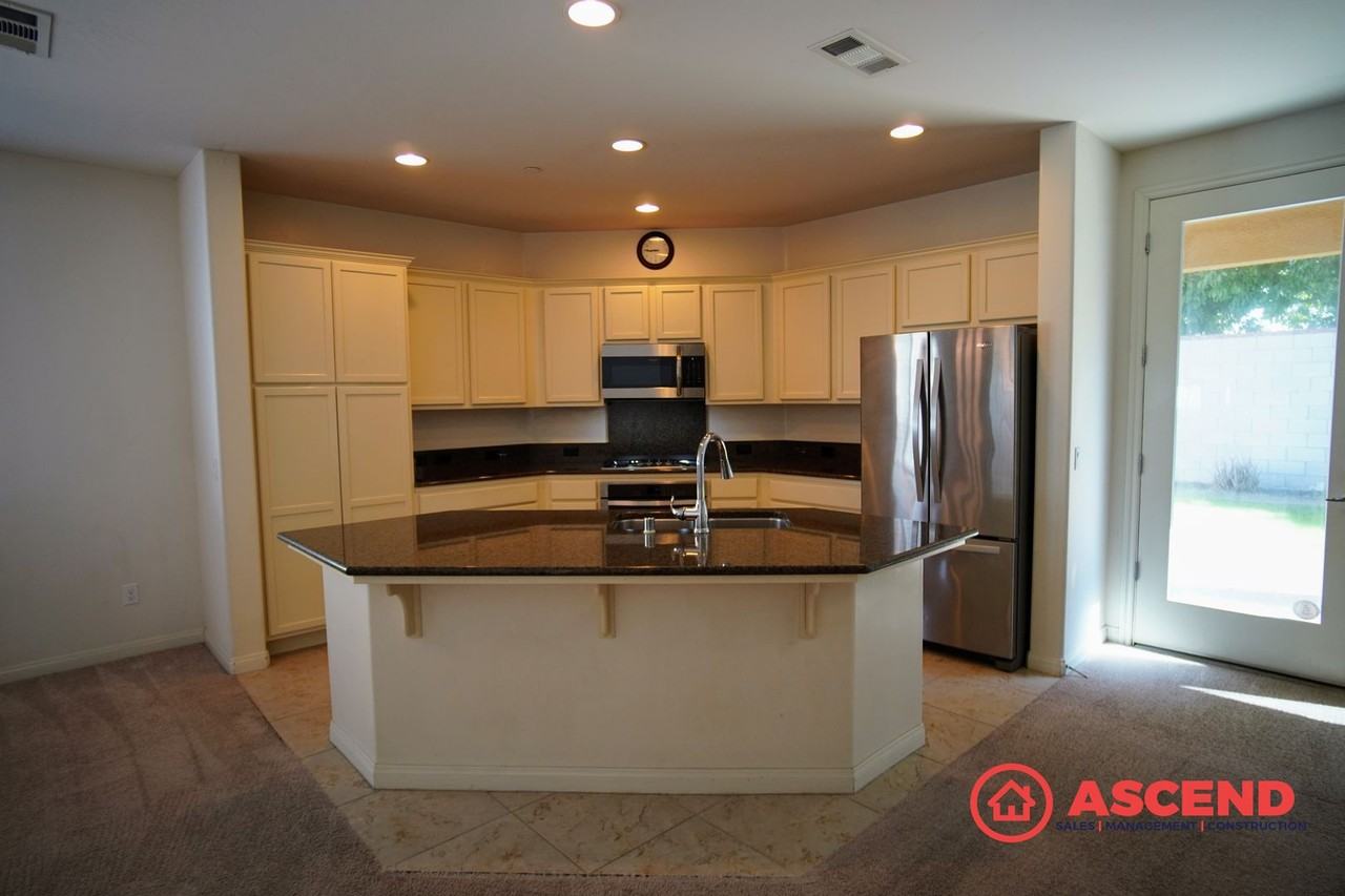 2010 Holt Rinehart Ave - Photo 6 of 22