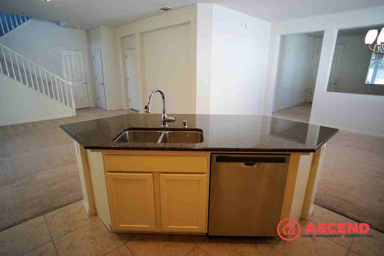 2010 Holt Rinehart Ave - Photo 7 of 22