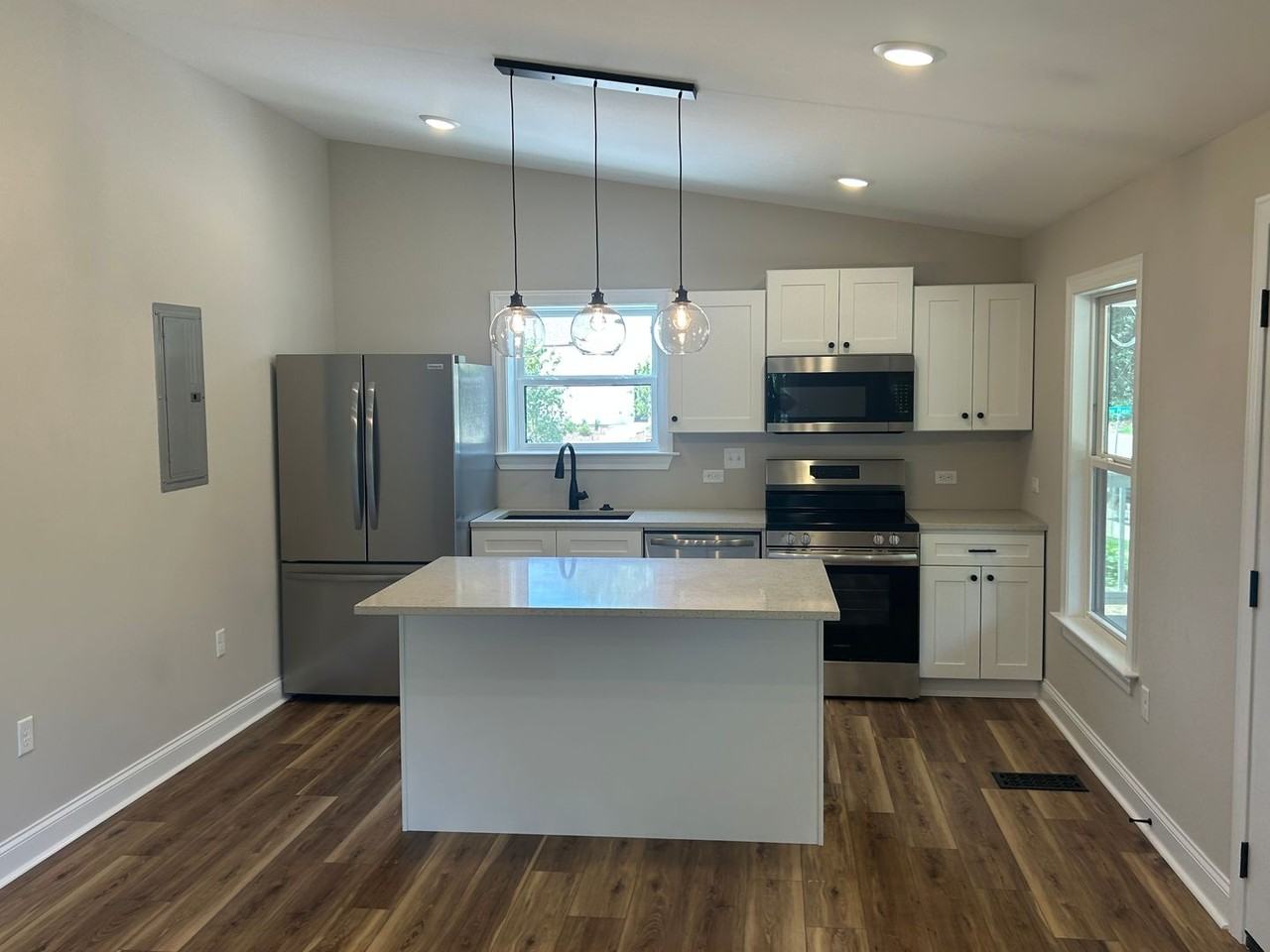 1210 Rogers Dr - Photo 3 of 10