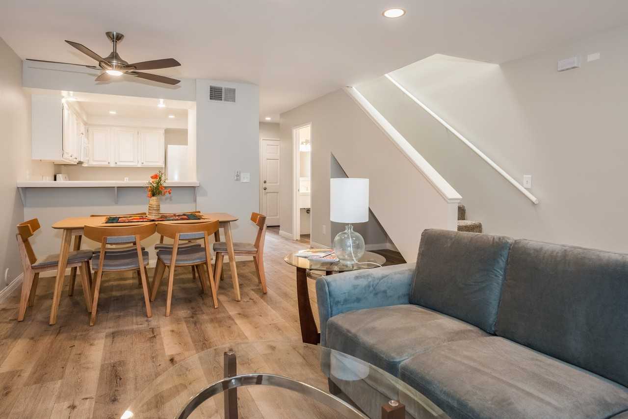 2110 De La Vina St - Photo 2 of 19