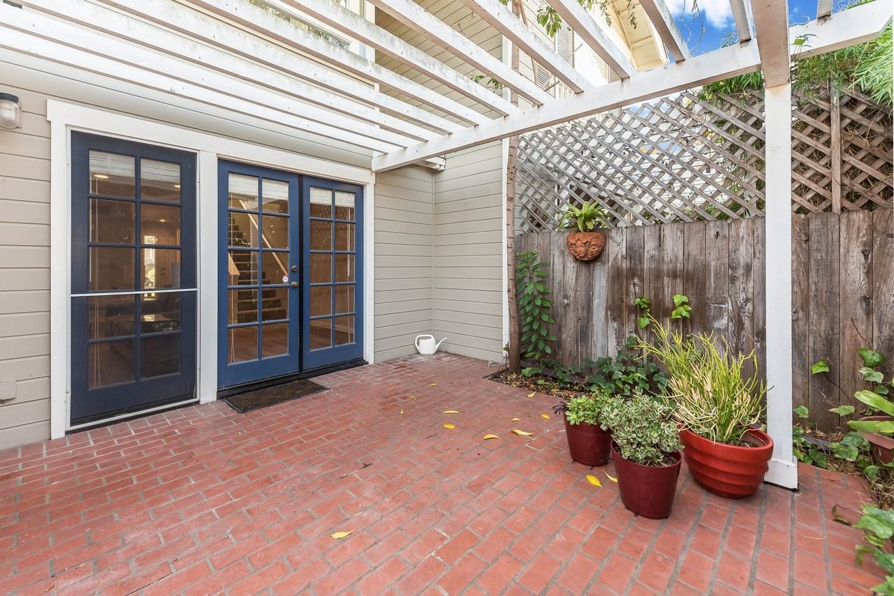 2110 De La Vina St - Photo 6 of 19