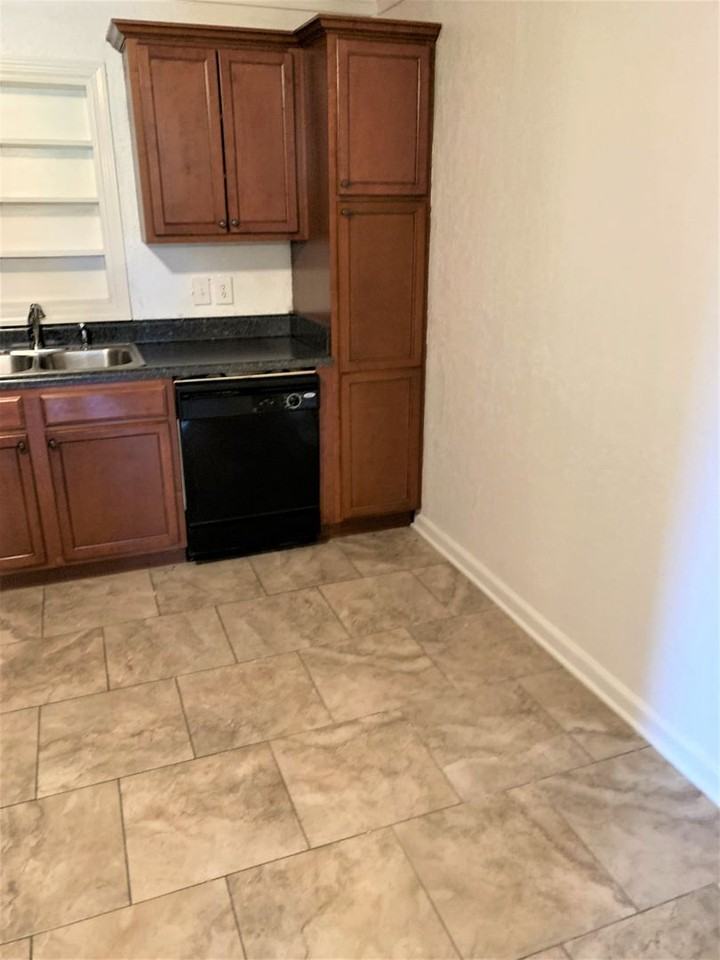 134 West Dr - Photo 7 of 17