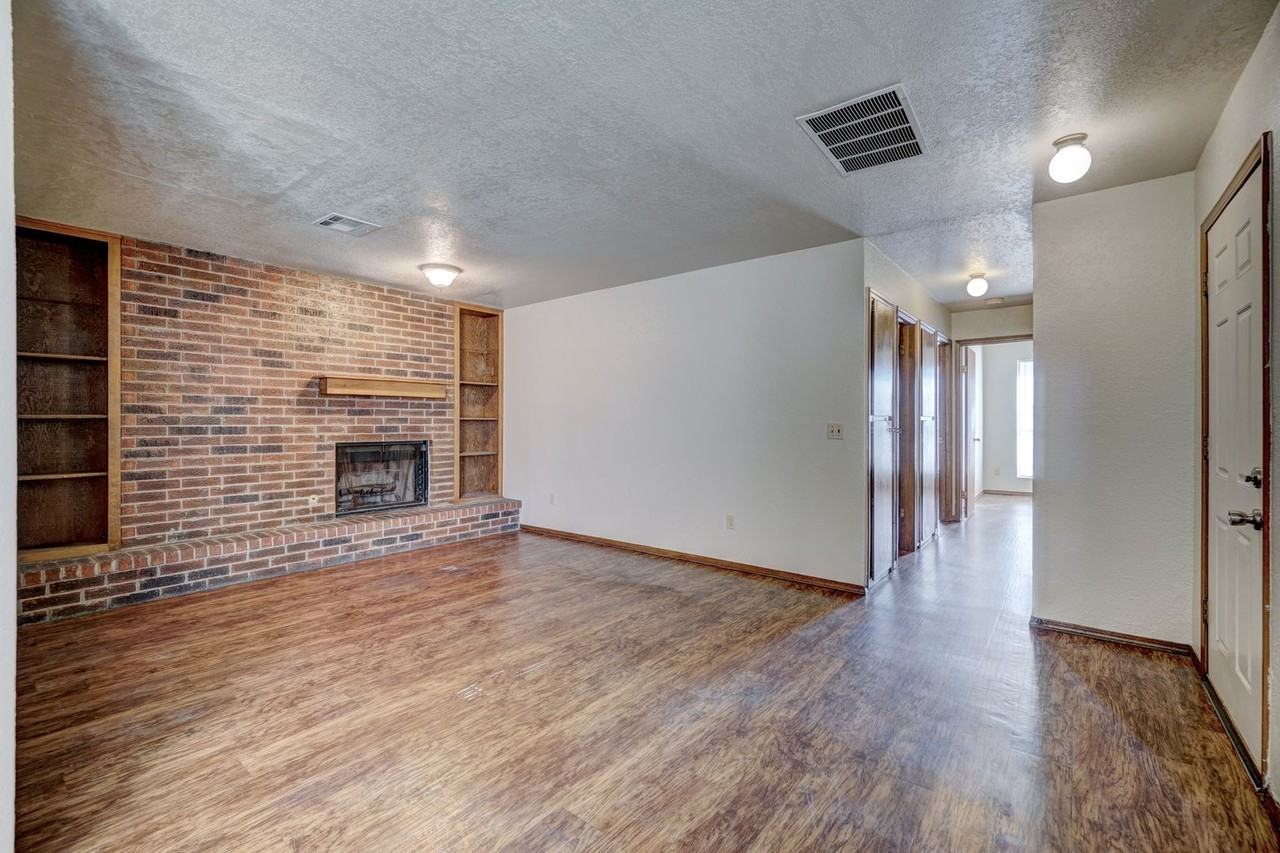 410 Nimrod Rd - Photo 7 of 28