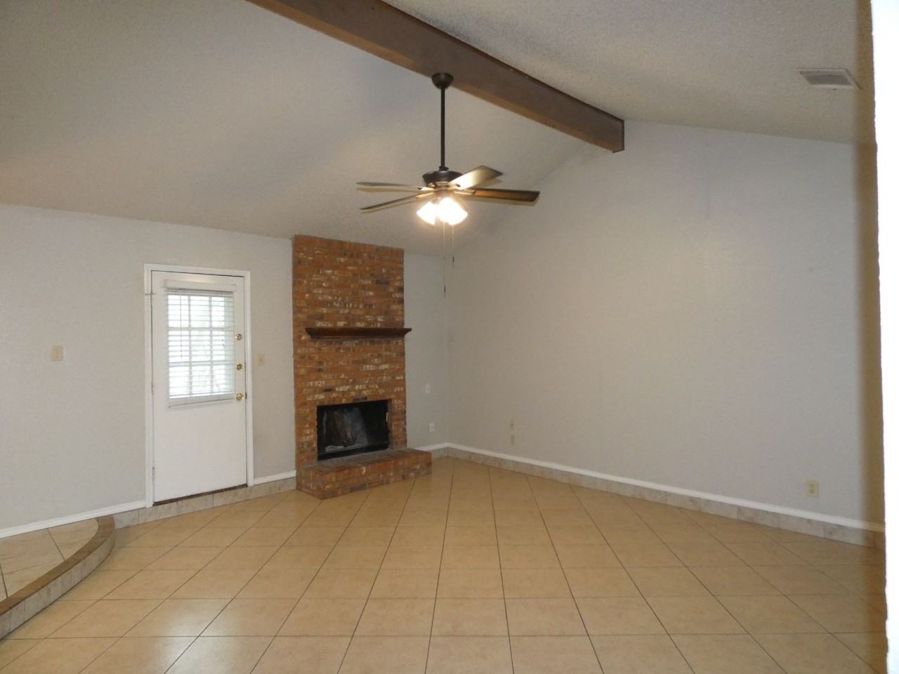 325 Asbury Dr - Photo 3 of 16