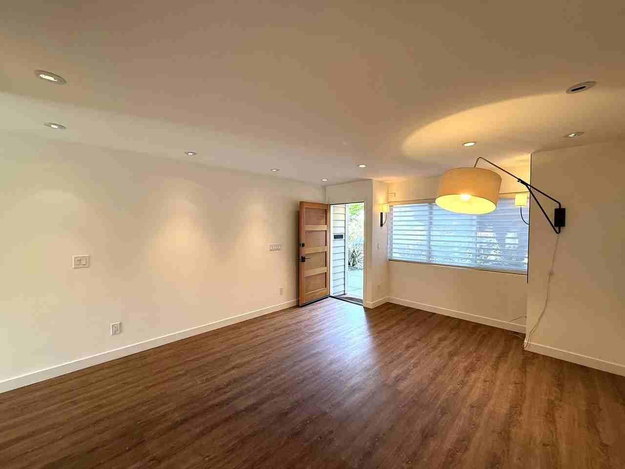 104 Mariner Green Dr - Photo 2 of 25