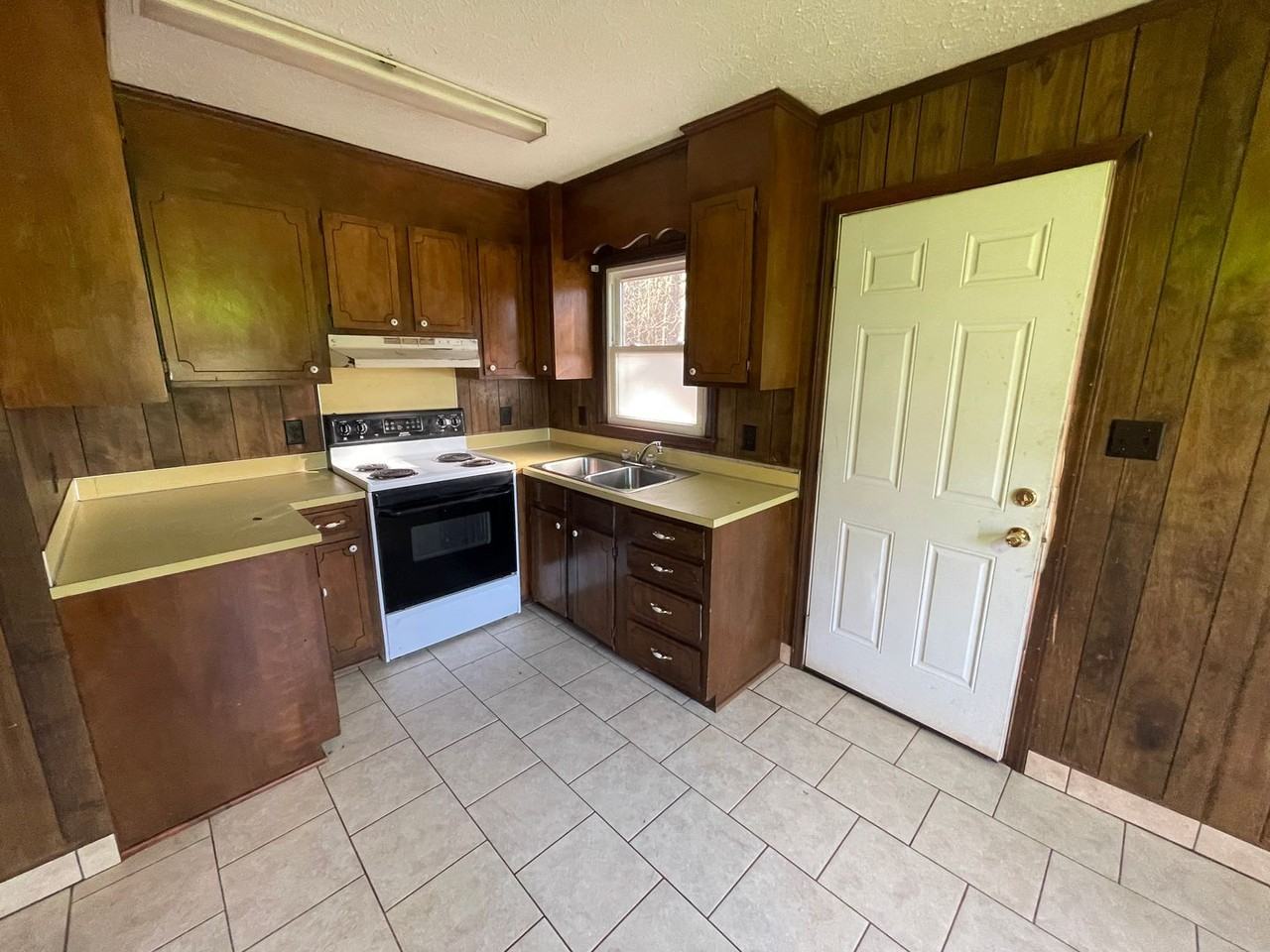 2225 Washburn Rd - Photo 4 of 11