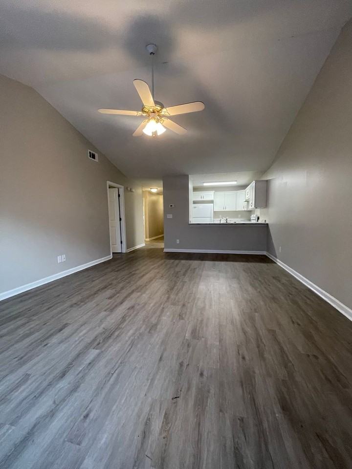 185 Leeswood Cir - Photo 3 of 11