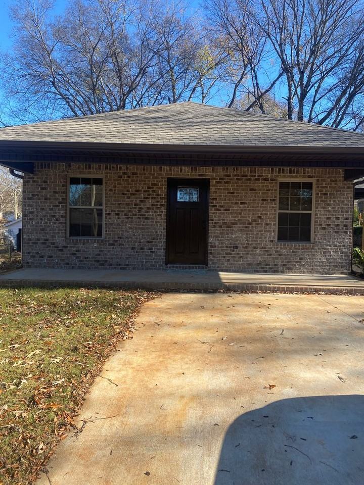 416 N Broadway St - Photo 2 of 6