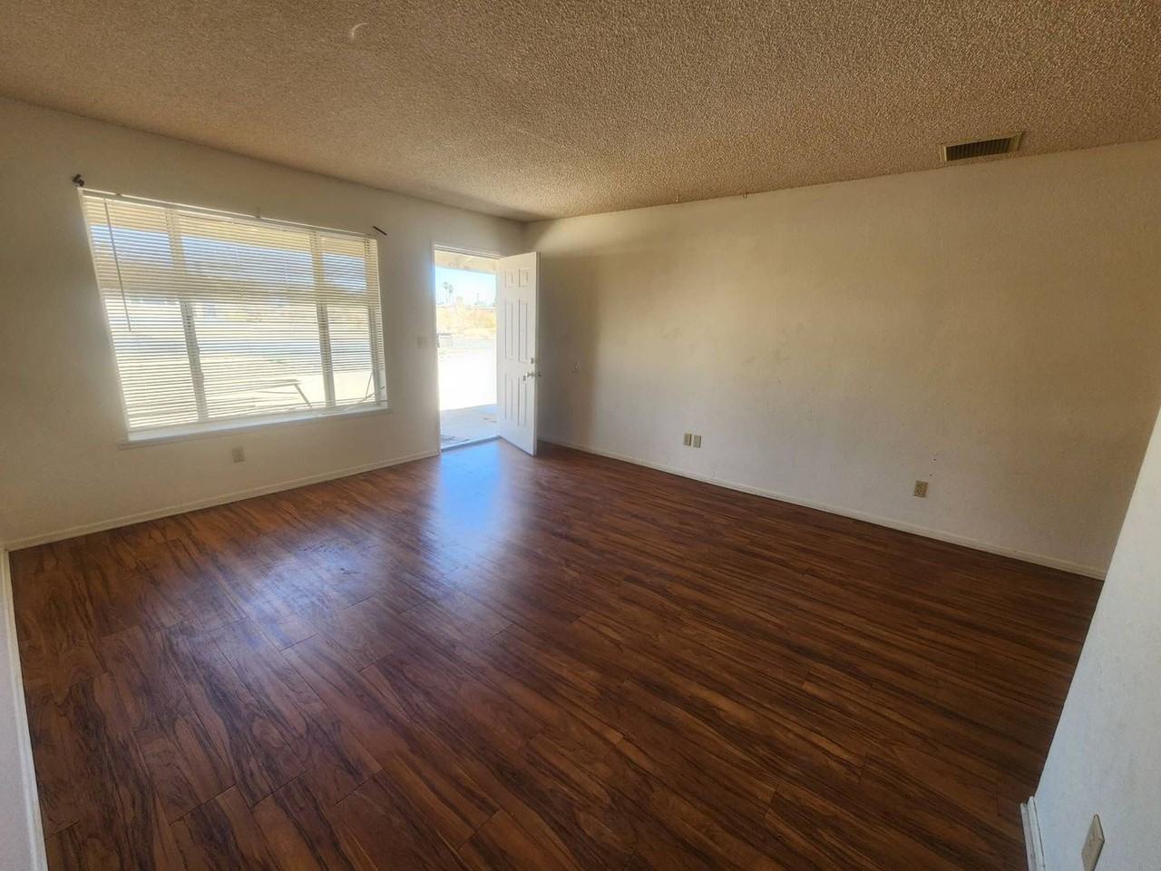 5519 Abronia Ave - Photo 3 of 9