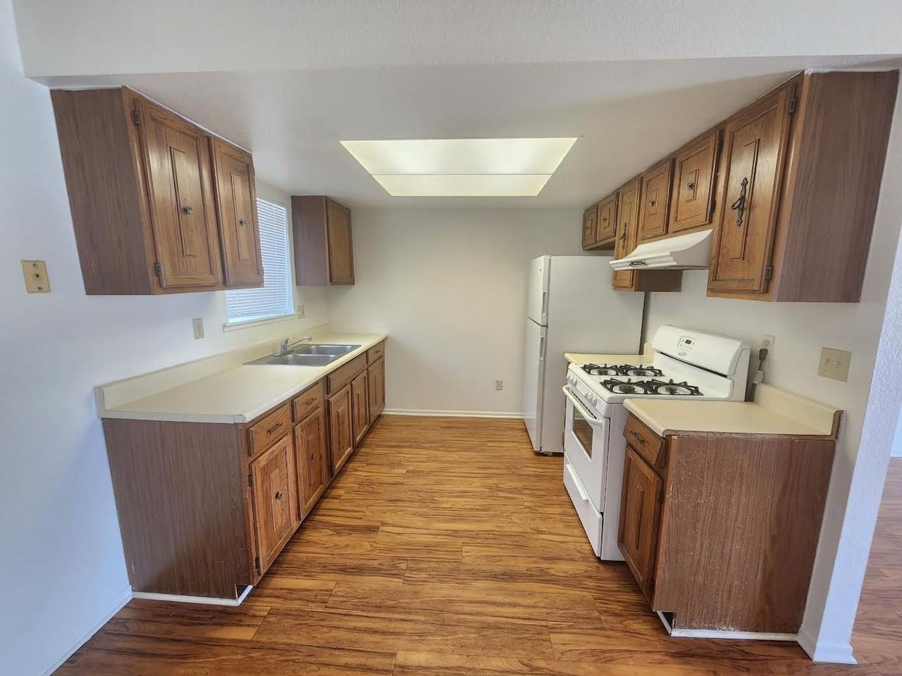 5519 Abronia Ave - Photo 5 of 9