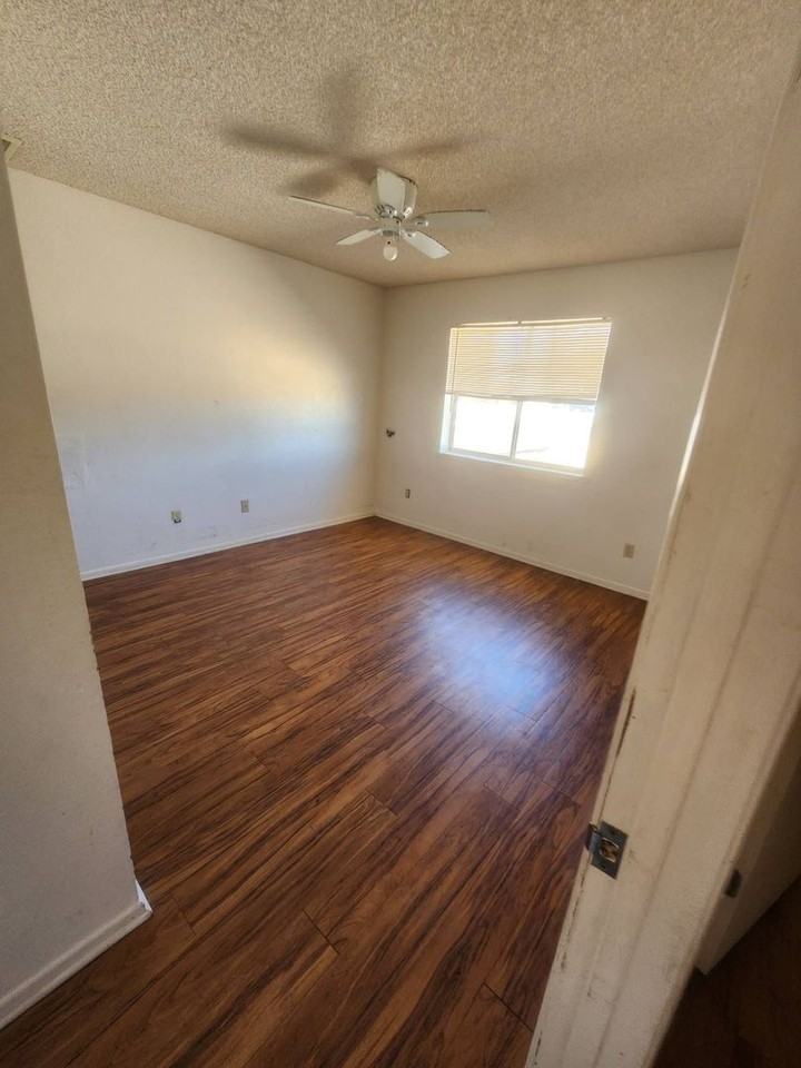 5519 Abronia Ave - Photo 6 of 9