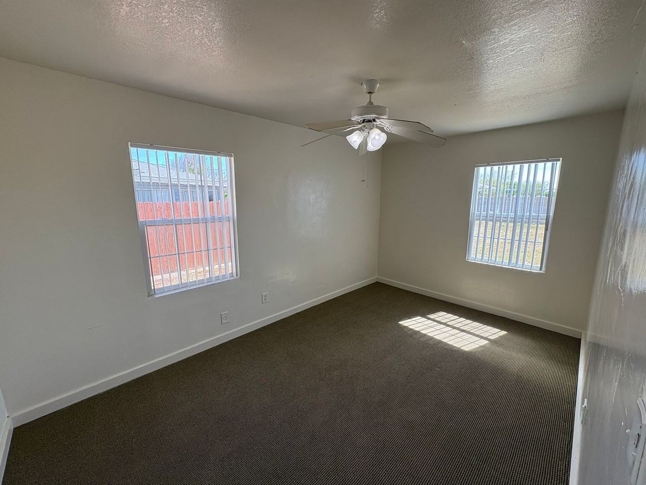 829 Washington St - Photo 3 of 28