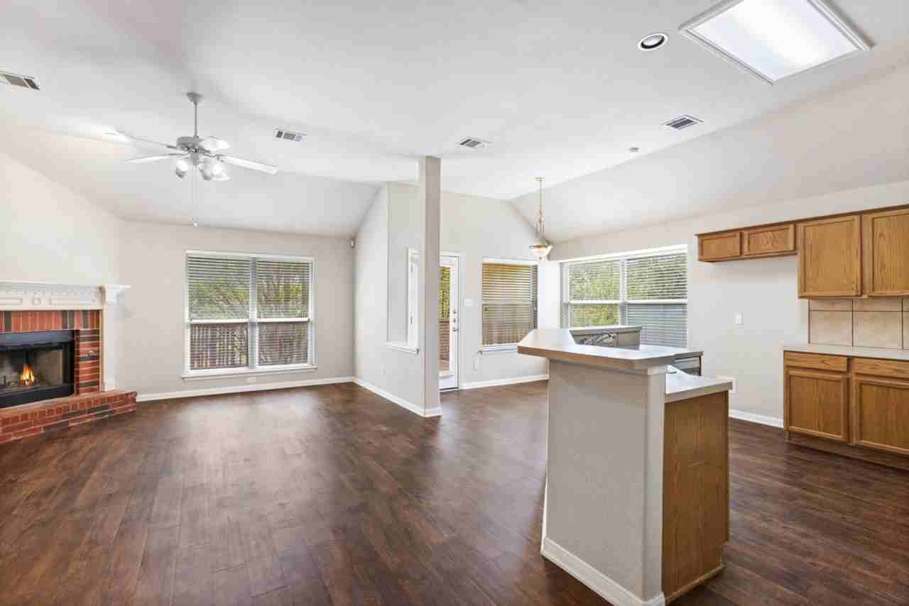 1318 Coronado Blvd - Photo 6 of 28