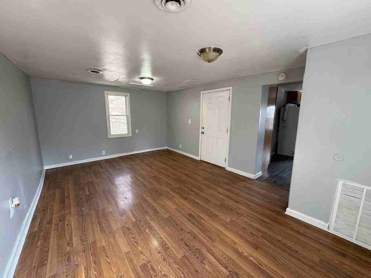 529 29th St - Photo 3 of 10