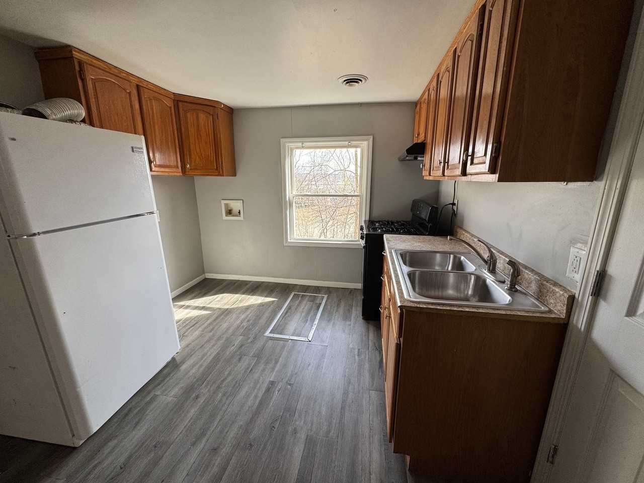 529 29th St - Photo 5 of 10