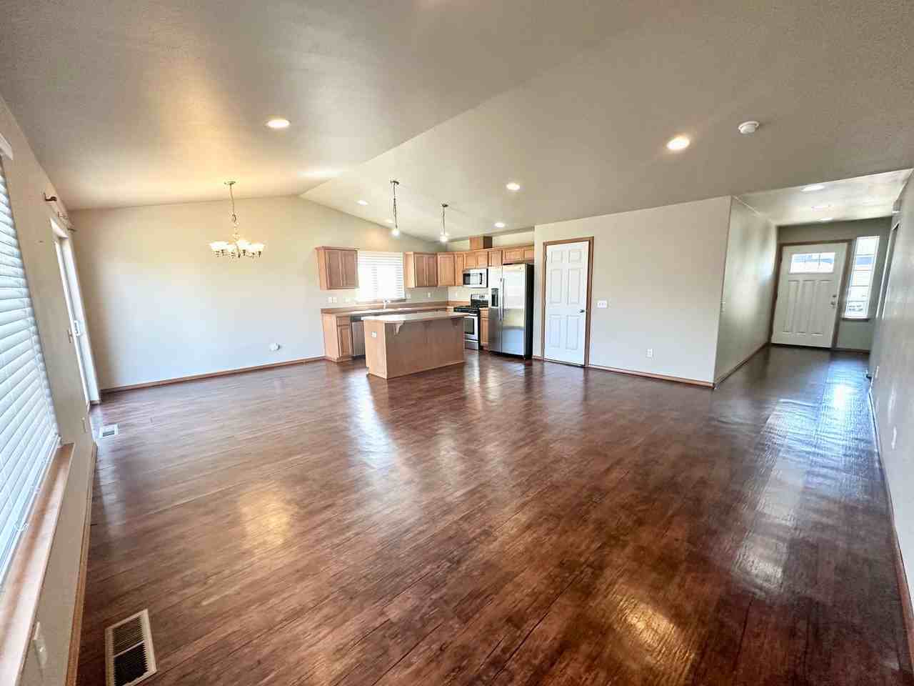 211 W Maci Ct - Photo 6 of 37