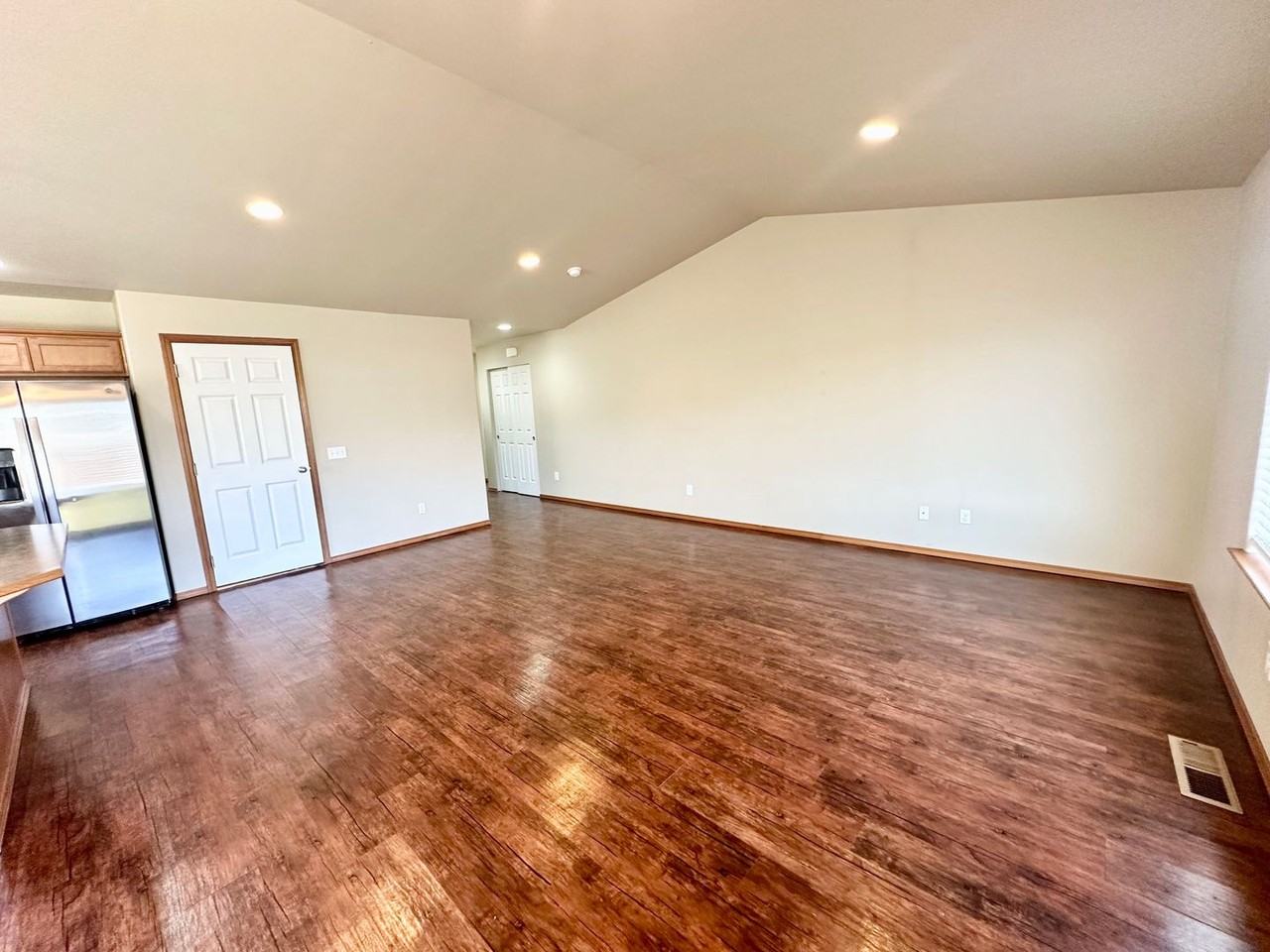 211 W Maci Ct - Photo 7 of 37