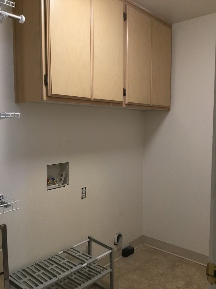 546 Village Dr - Photo 4 of 12