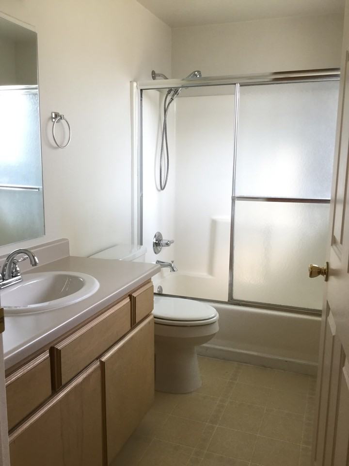 546 Village Dr - Photo 7 of 12