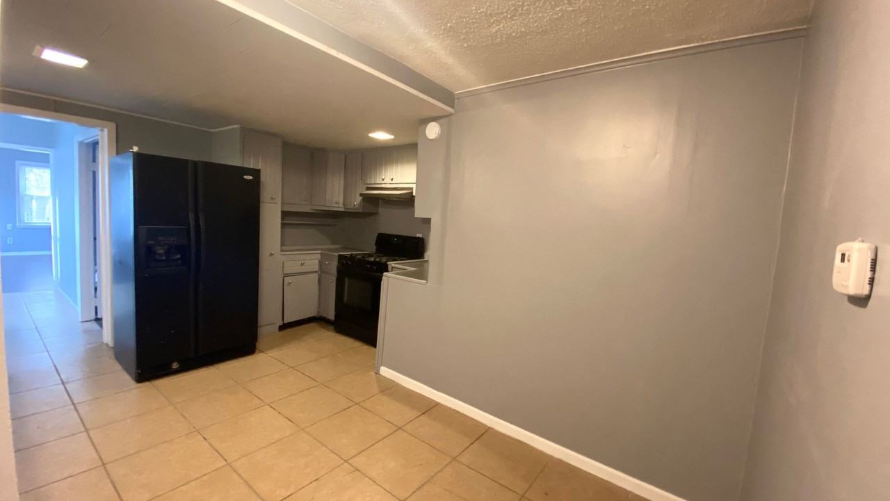 3912 N Atlantic Ave - Photo 3 of 10