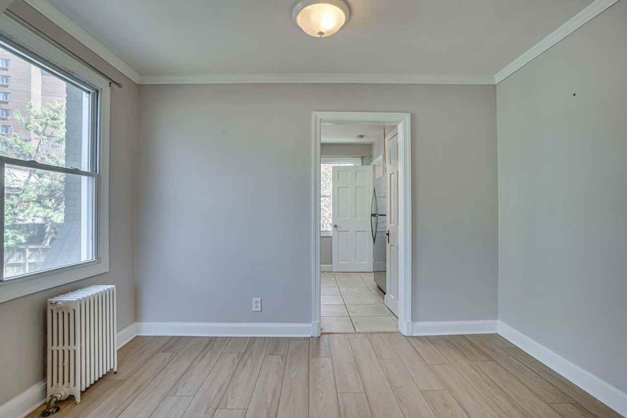 859 N Abingdon St - Photo 5 of 35