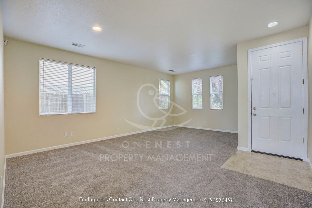 1746 Barney Ave - Photo 3 of 19