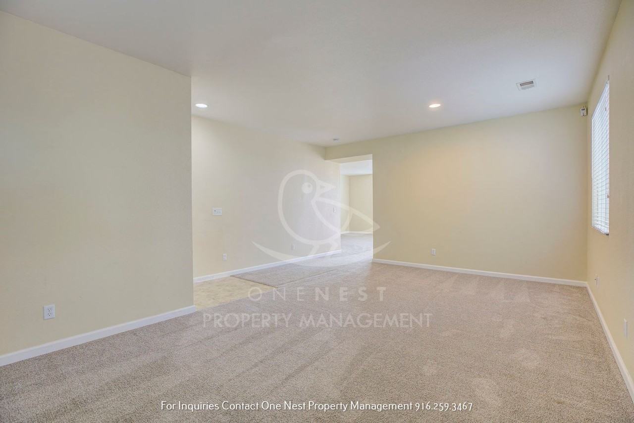 1746 Barney Ave - Photo 4 of 19