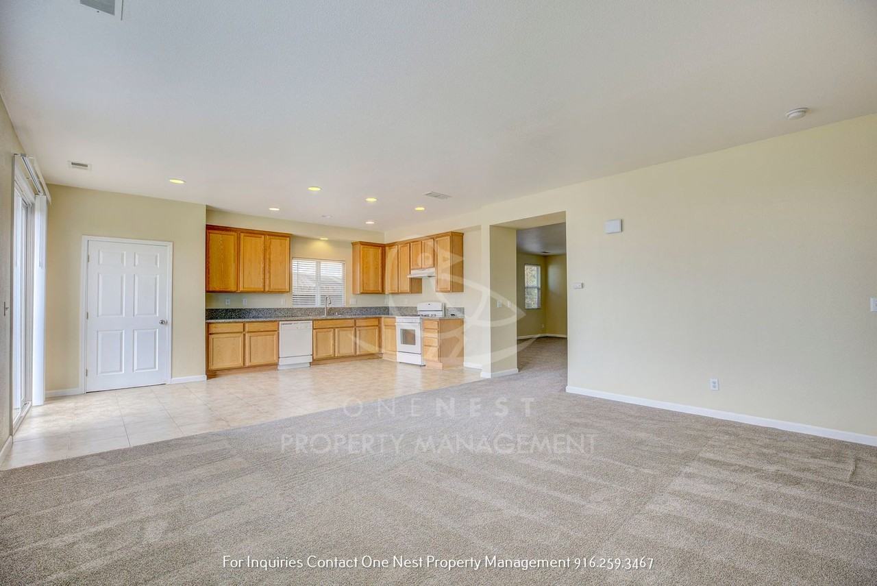 1746 Barney Ave - Photo 6 of 19