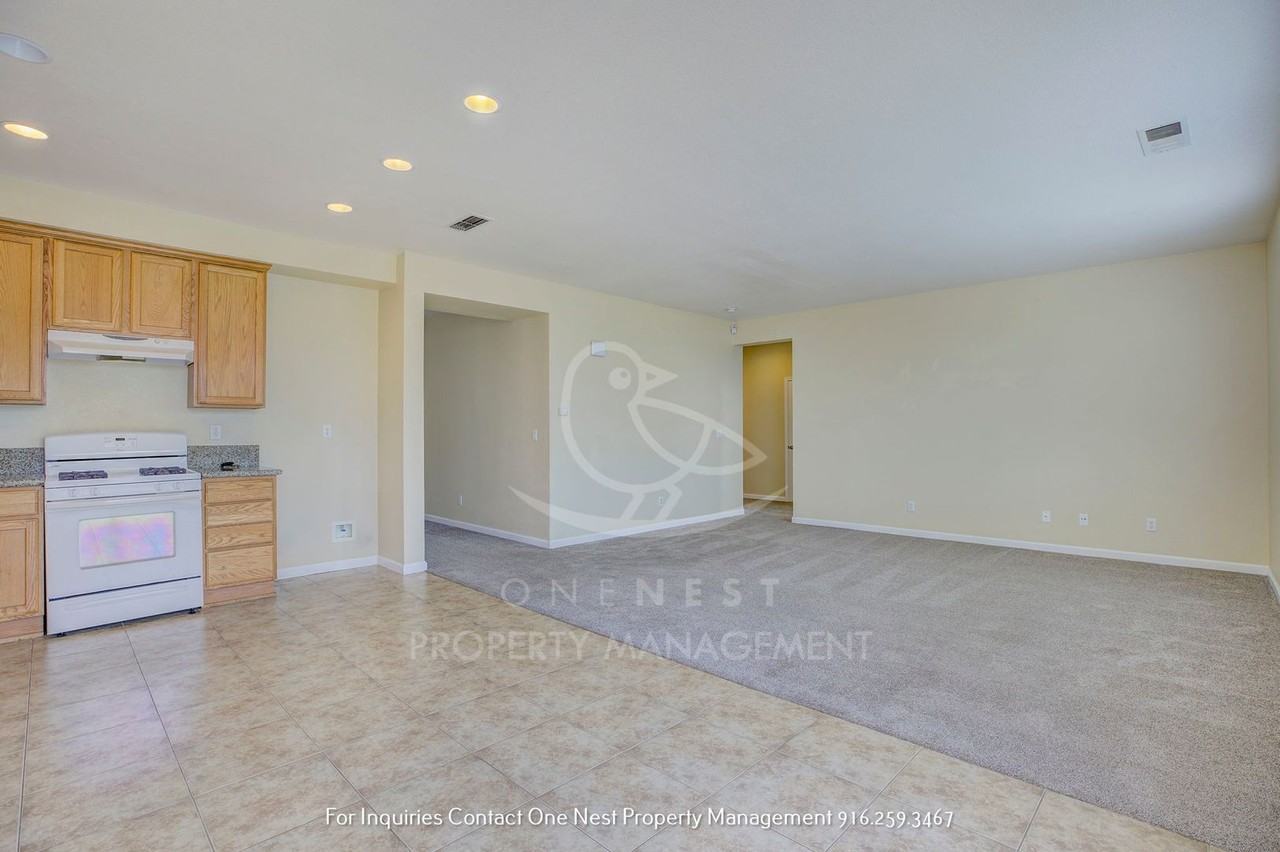 1746 Barney Ave - Photo 7 of 19