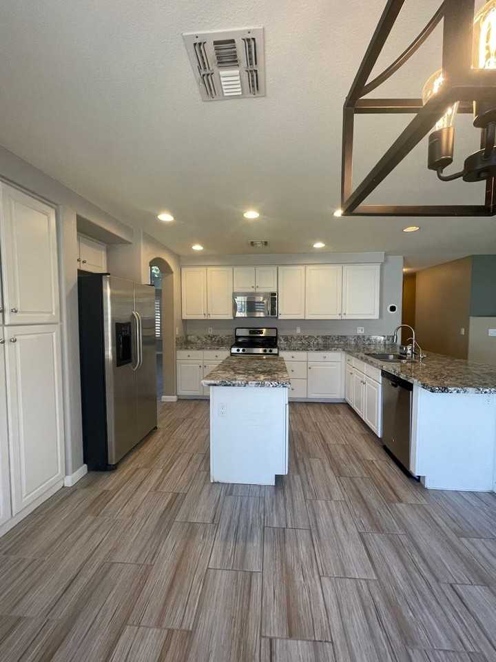 1842 W Brookwood Ct - Photo 6 of 23