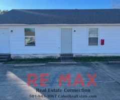 featured image of 898 W Myrtle St