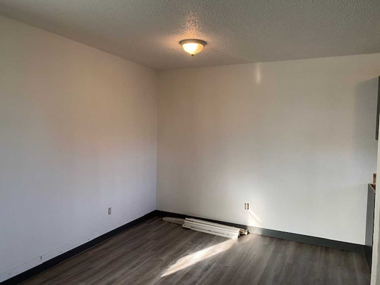 1636 N National Ave Apt B - Photo 3 of 6