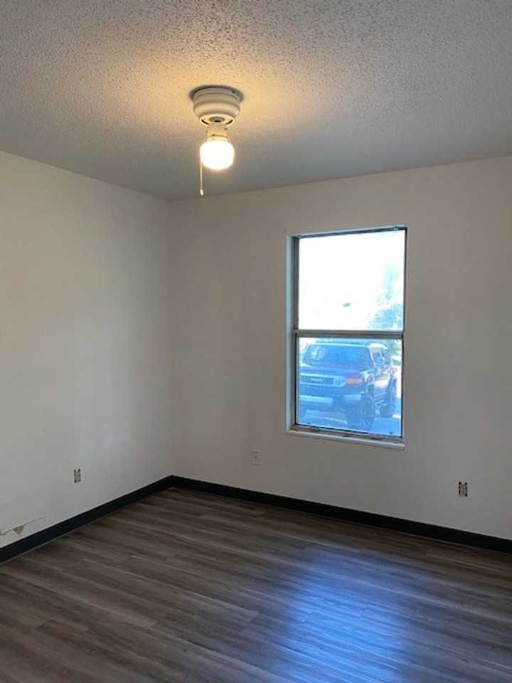 1636 N National Ave Apt B - Photo 5 of 6