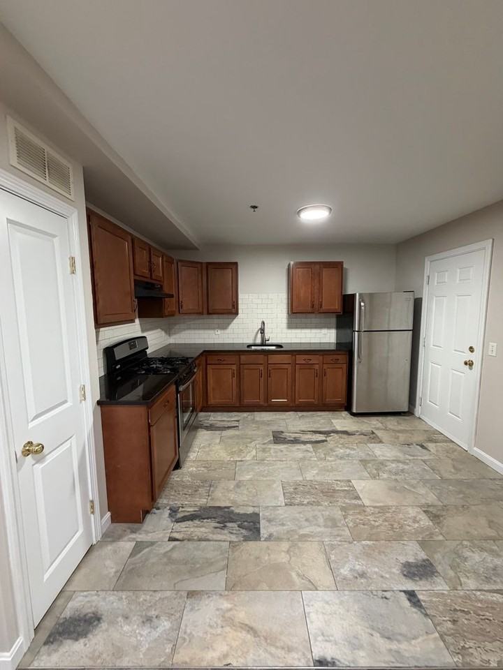 Stevens Street Apartments - Photo 3 of 20