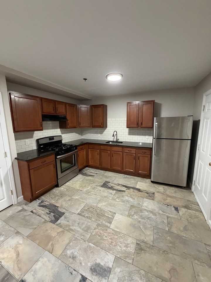 Stevens Street Apartments - Photo 4 of 20