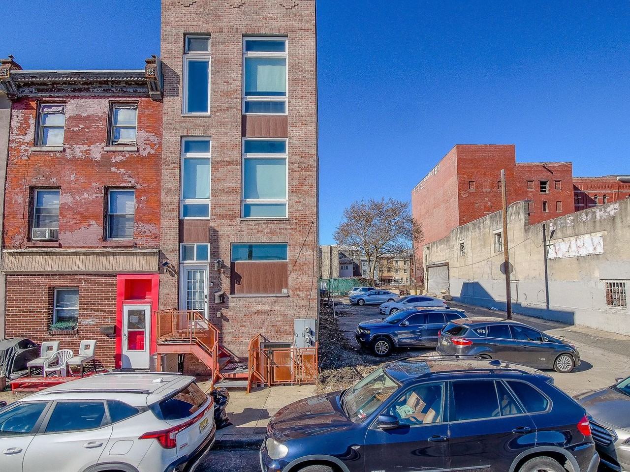 1532 N 4th St #R2 - Photo 2 of 47