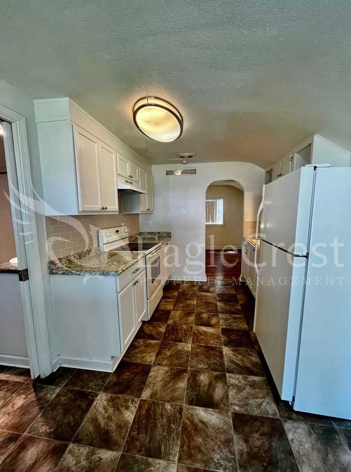 727 Irene St - Photo 7 of 21